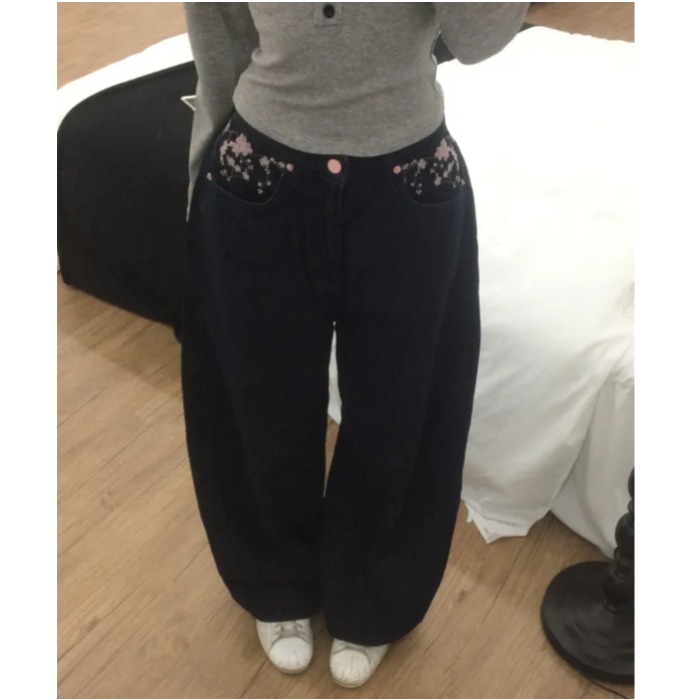 Sakura Embroidery Loose Scythe - огляд і ціна Embroidery Jeans Sakura