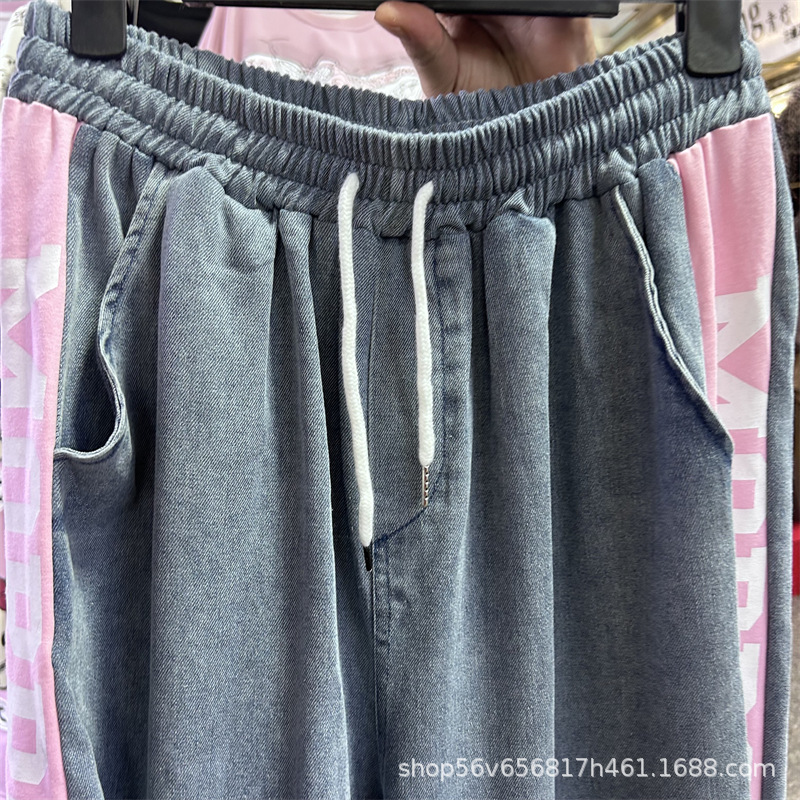 Colorblock Embroidery Letters  - огляд і ціна Embroidery Jeans Sakura