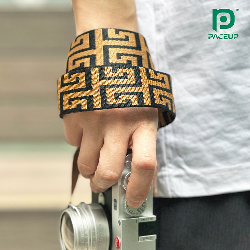 Camera Strap Embroidery Classi - огляд і ціна Embroidery Alpha