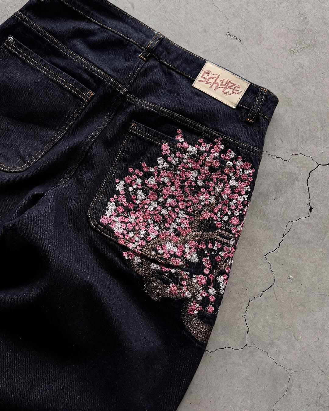 Mens Jeans Sakura Embroidery S - огляд і ціна Embroidery Jeans Sakura